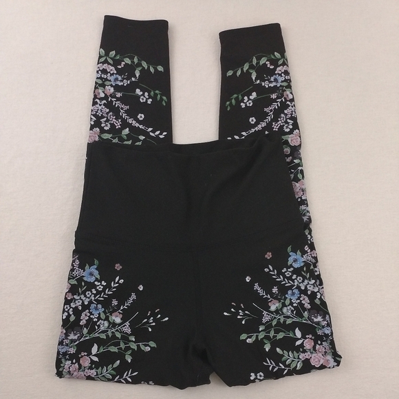 Evolution and Creation Active Floral Capri Legging - Picture 3 of 6
